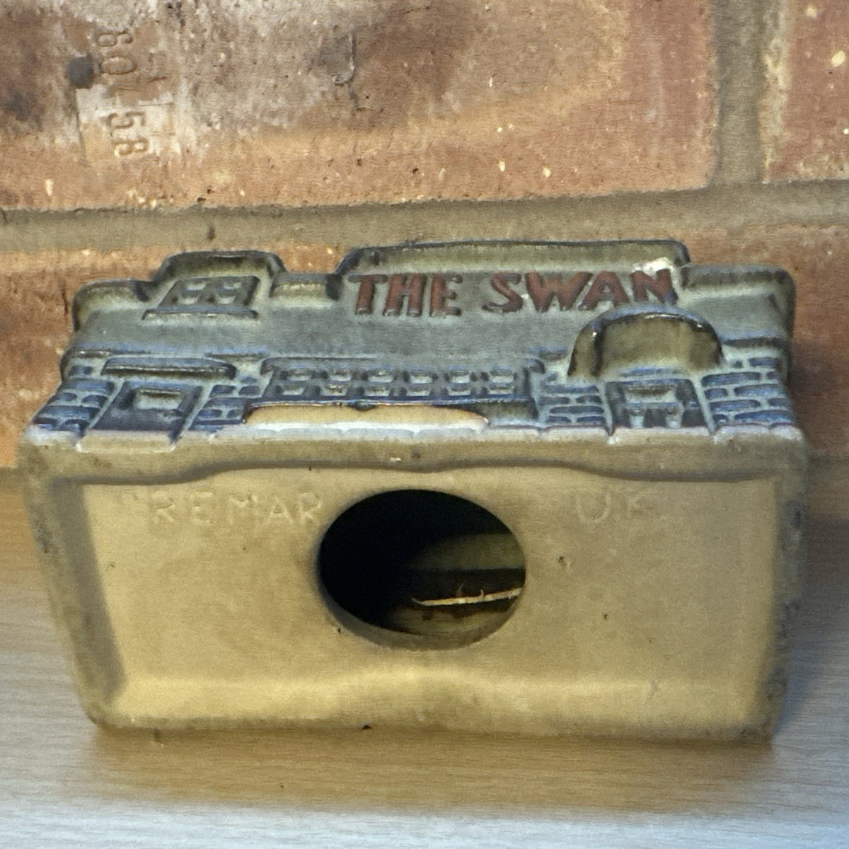 Tremar Pottery - The Swan Public House Money Box Iconic Pubs (lyndhurst??)3