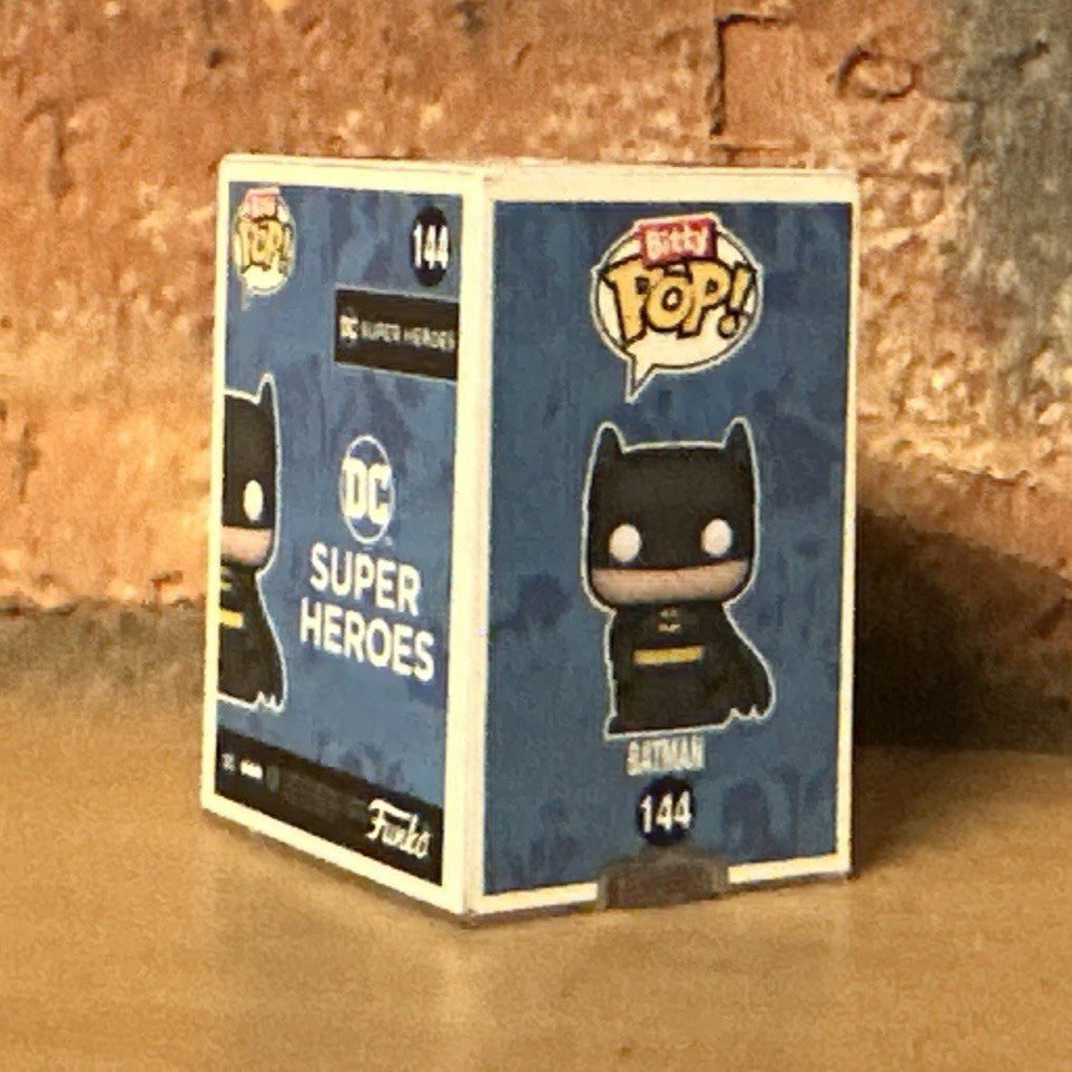 Funko Bitty Pop DC Comics Batman # 144 Batman (0.9-inches tall)1