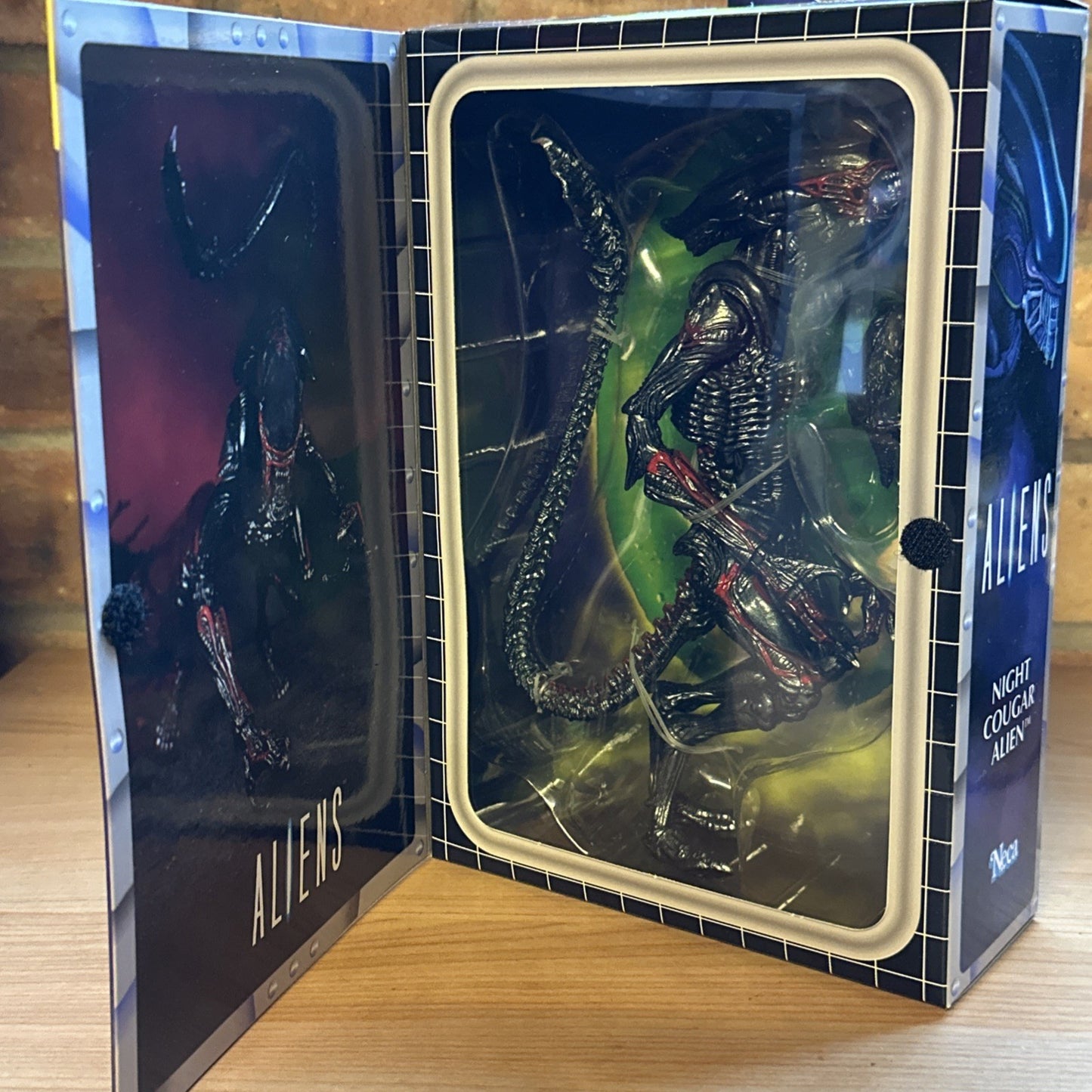 NECA Aliens - Kenner Tribute Night Cougar Alien - MISB
