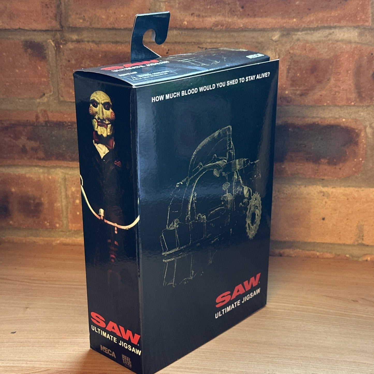 Neca ULTIMATE SAW JIGSAW KILLER Black Robe With Trike 18cm Window figure In Stk