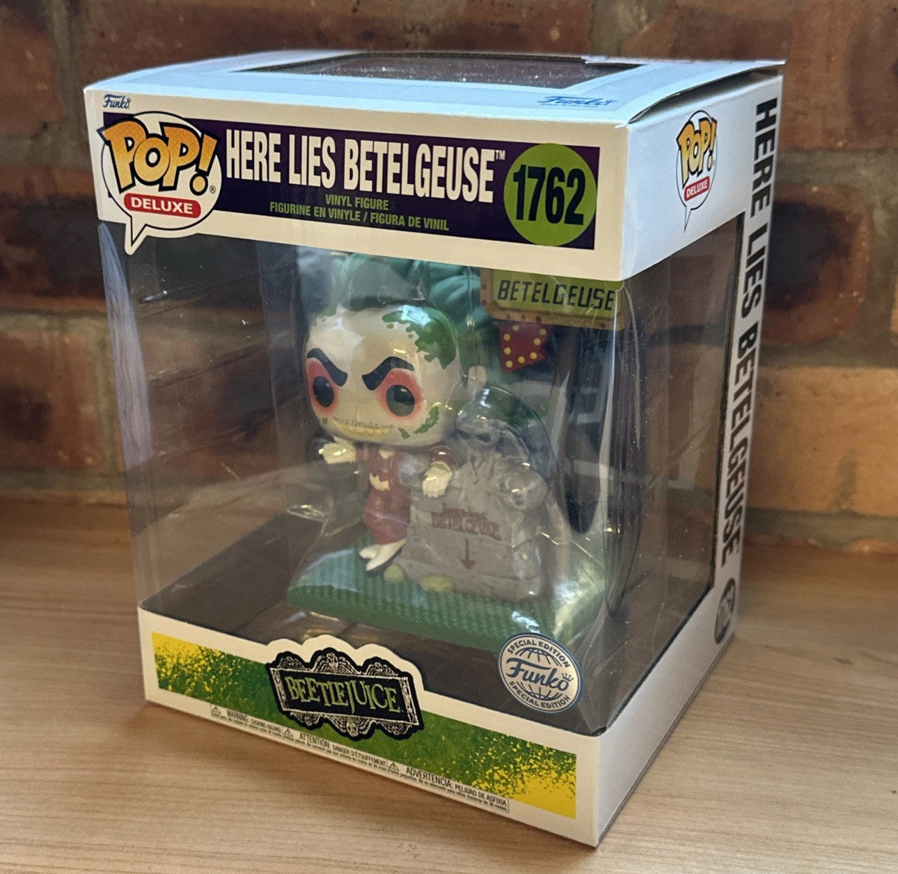Funko Pop Beetlejuice - Here Lies Betelguise Deluxe 1762 & Glow On Grave Set