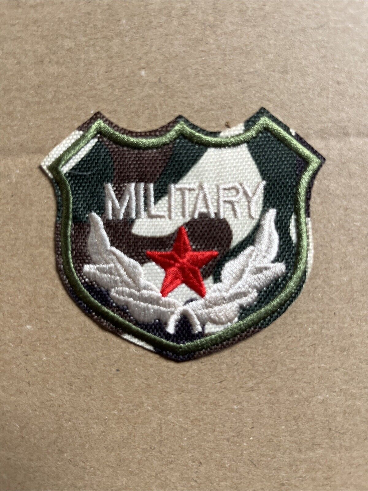 1 X MILITARY EMBROIDERED BADGE SEW ON / IRON ON PATCH APPLIQUE 7.5cm x 6.5cm - SOScollectible