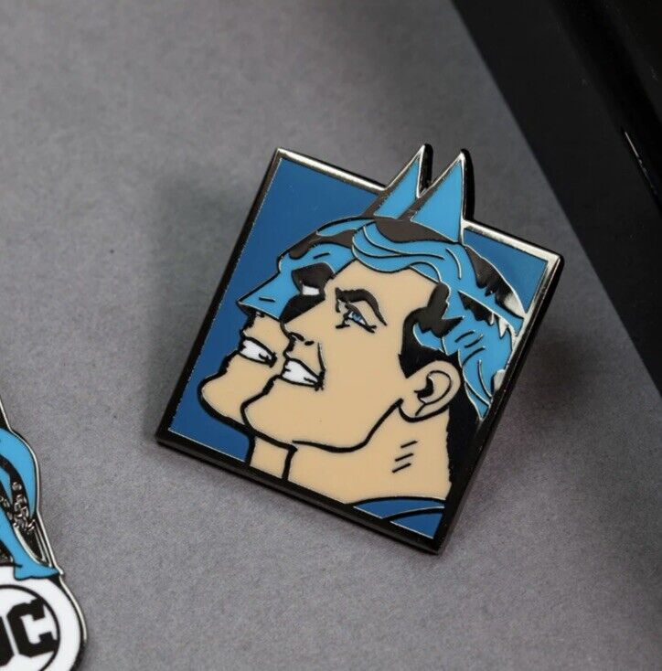 2x Batman Enamel Pin Kings Badge Collectables Superheroes Comic Film Gift 1.3 - SOScollectible