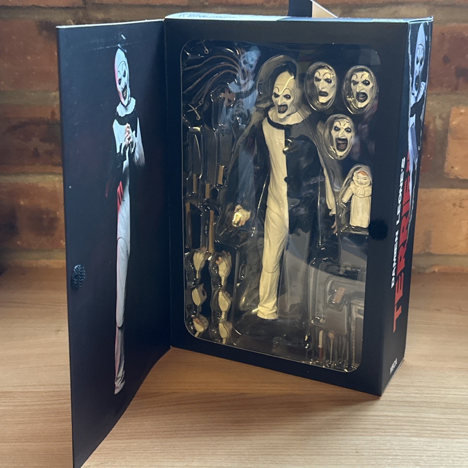 Terrifier Action Figure Ultimate Art the Clown 17 cm NECA In Stock Now