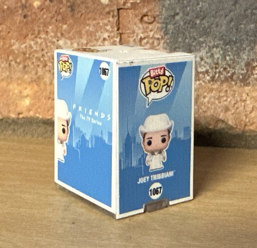 Funko Bitty Friends cowboy hat Joey Tribbiani #1067 ultra Rare Chase Gift Set2