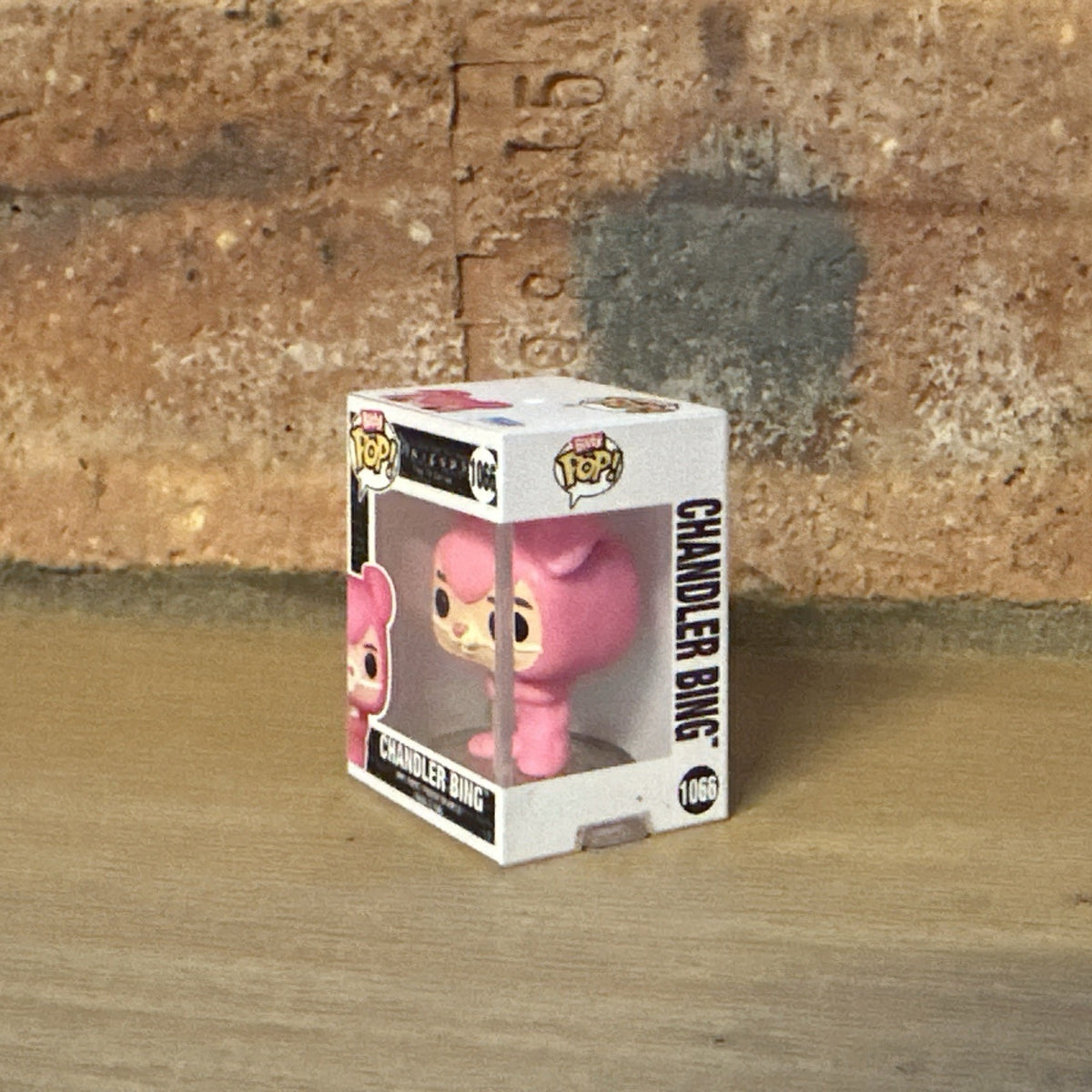 Funko Bitty Pop Friends CHANDLER BING # 1066 Pink Rabbit Dress Up Tv Gift0