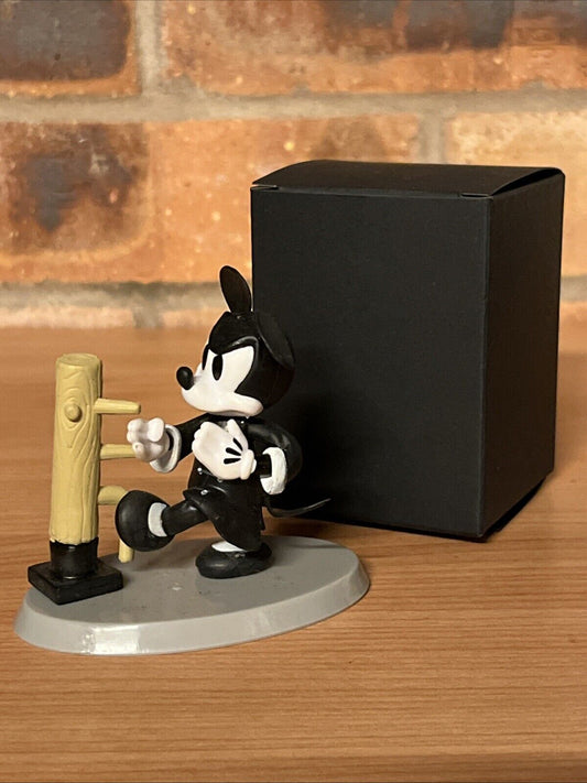 Disney Kung Fu Mickey Mouse Fig Black Suit Kick Pole Bruce Lee 6cm In Gift Box