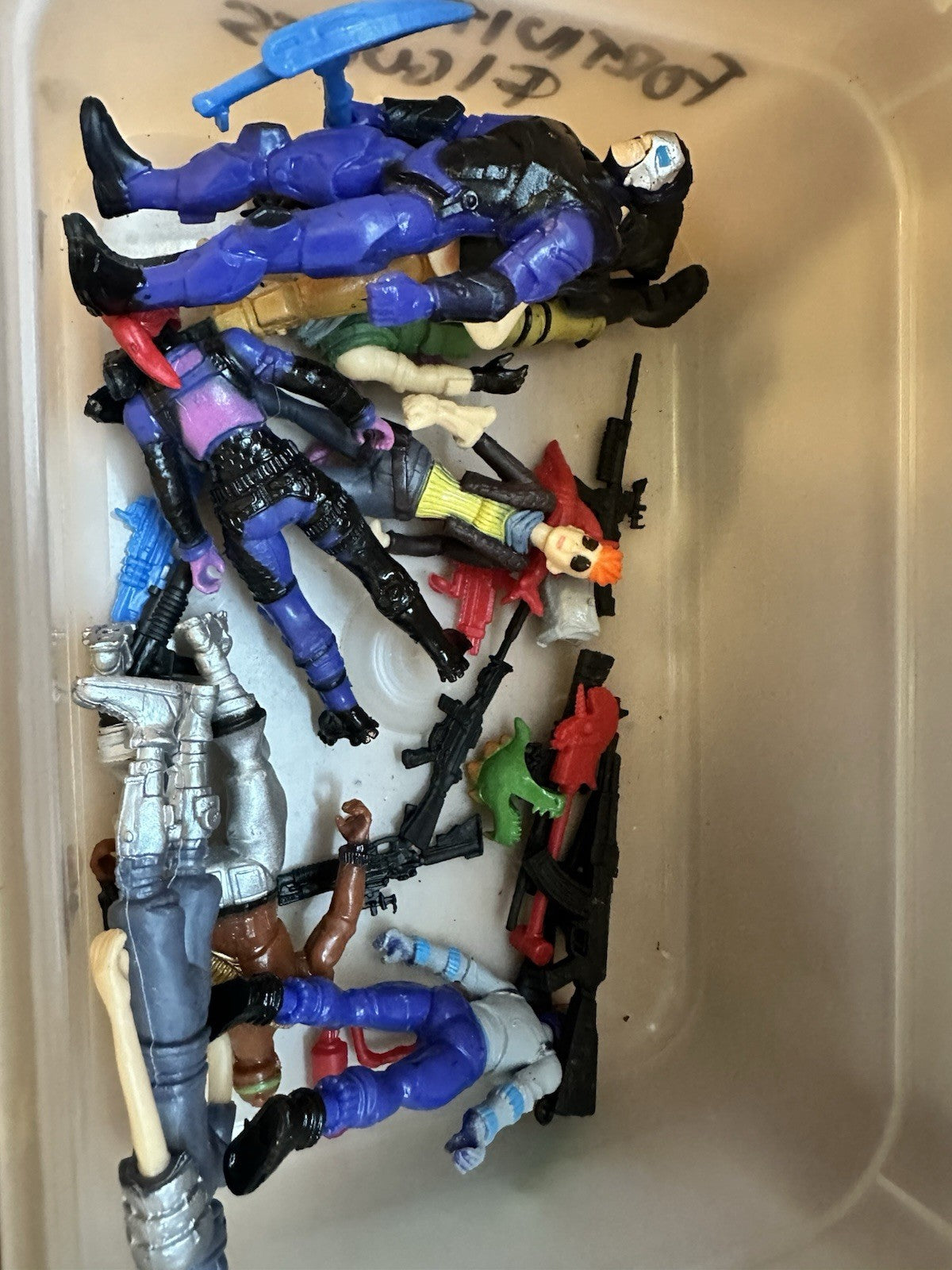 16pc Fortnite Battle Royale First Seasons PVC Action Figure Display Playset Toys1