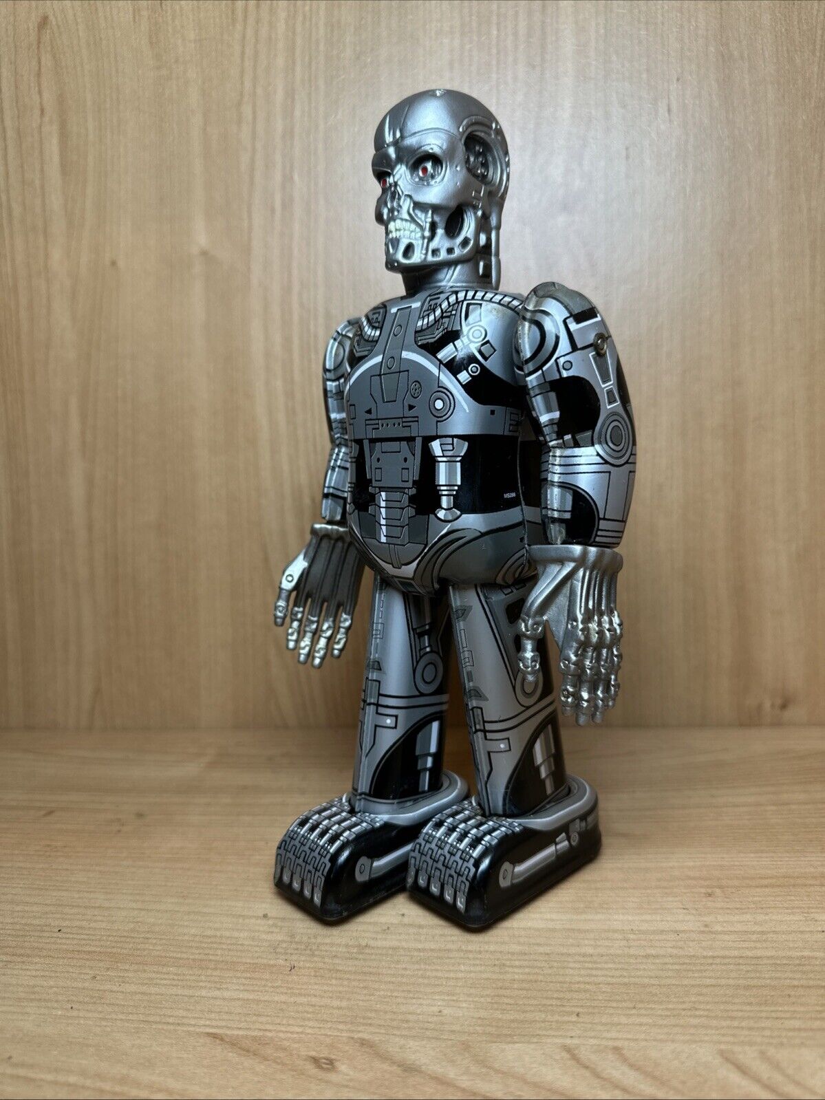 Arnold Schwarzenegger Robot Wind Up Walking Terminator Tin Collectible No Key