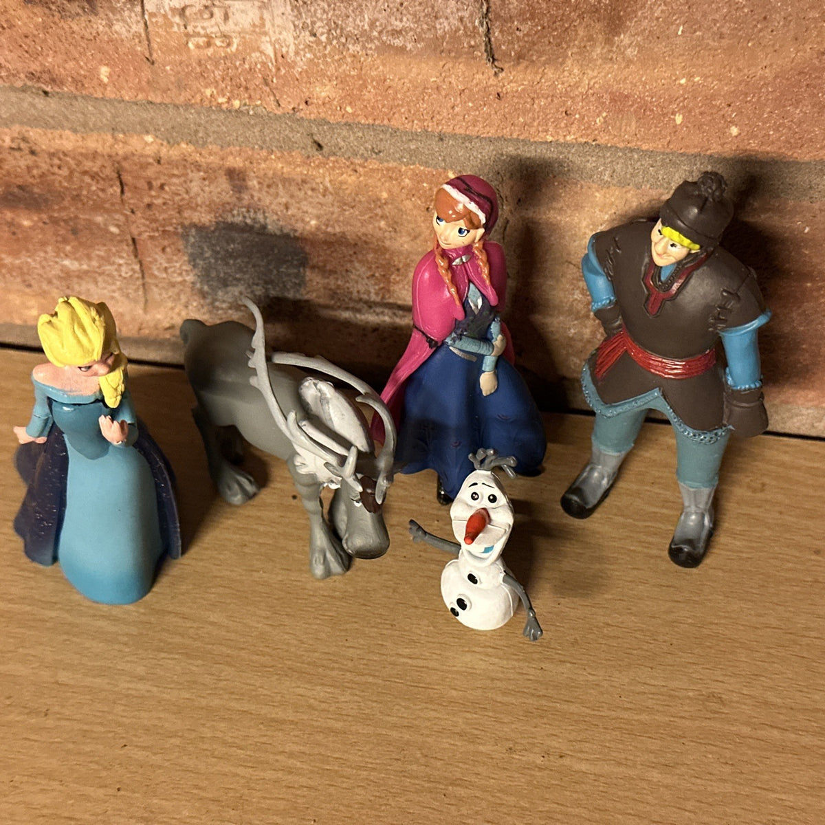 Frozen Princess Anna, Elsa, Kristoff, Sven & Olaf PVC Figure Set - 5 Pcs Gift2