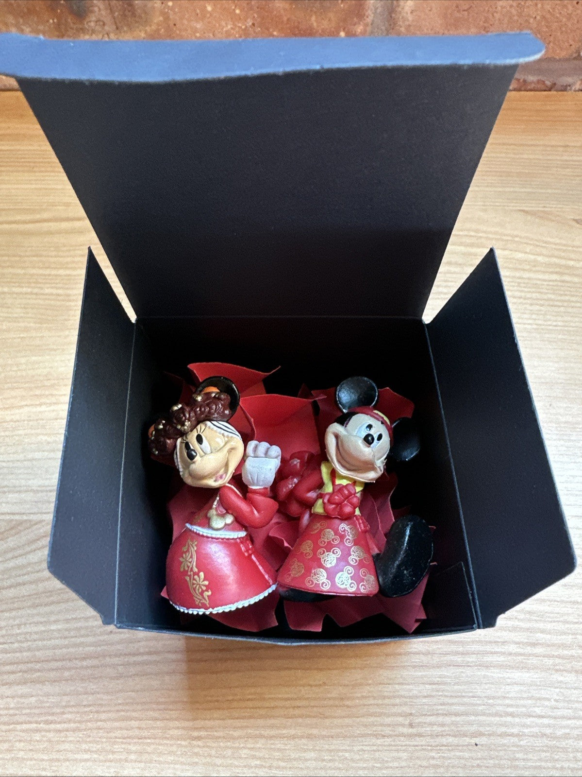 Disney Mickey And Minnie Mouse Chinese Bride & Groom Wedding Cake Gift Boxed 7cm
