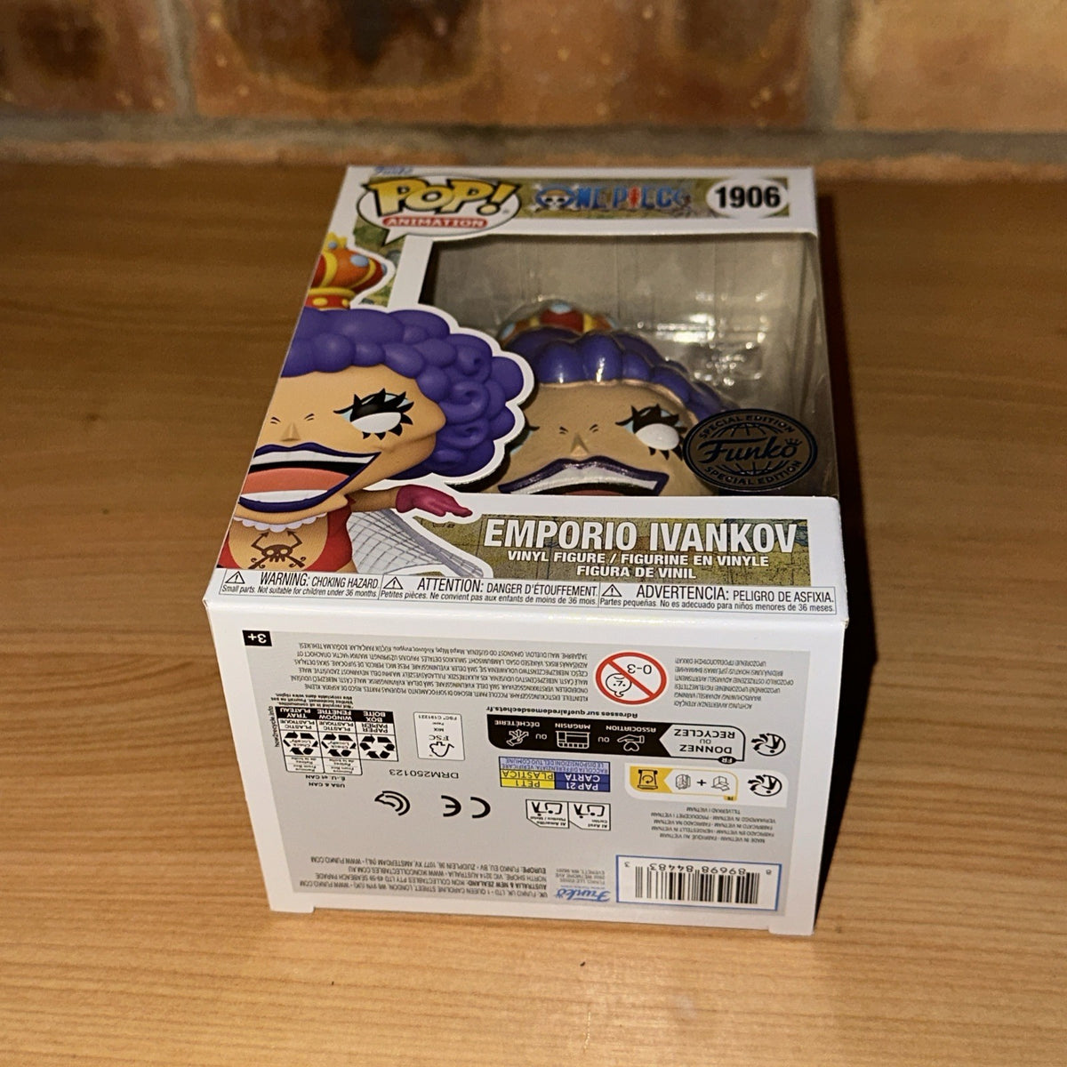 FUNKO POP! EMPORIO IVANKOV - ONE PIECE WITH POP! PROTECTOR LTD ED EXC Figure4