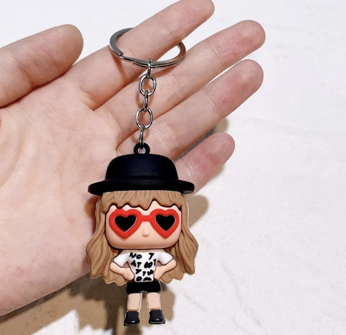 TAYLOR SWIFT Hat & T Shirt POP Vinyl Keyring SINGER Rare Swiftie gift bag0