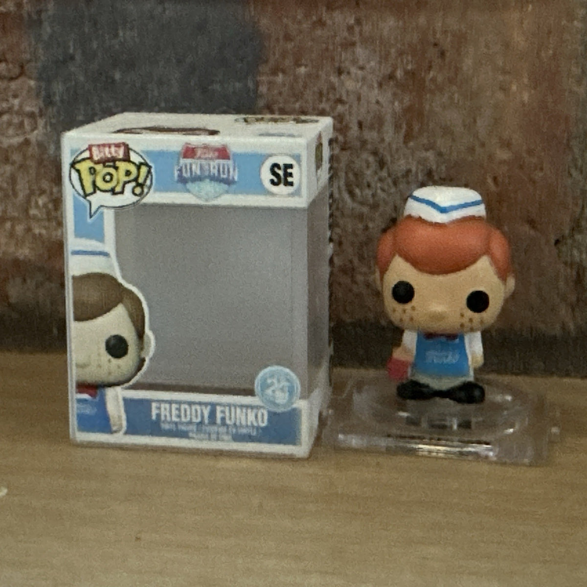 Funko Bitty Pop! Freddy Worker Employee Fun On The Run 25th Anniversary Edition1
