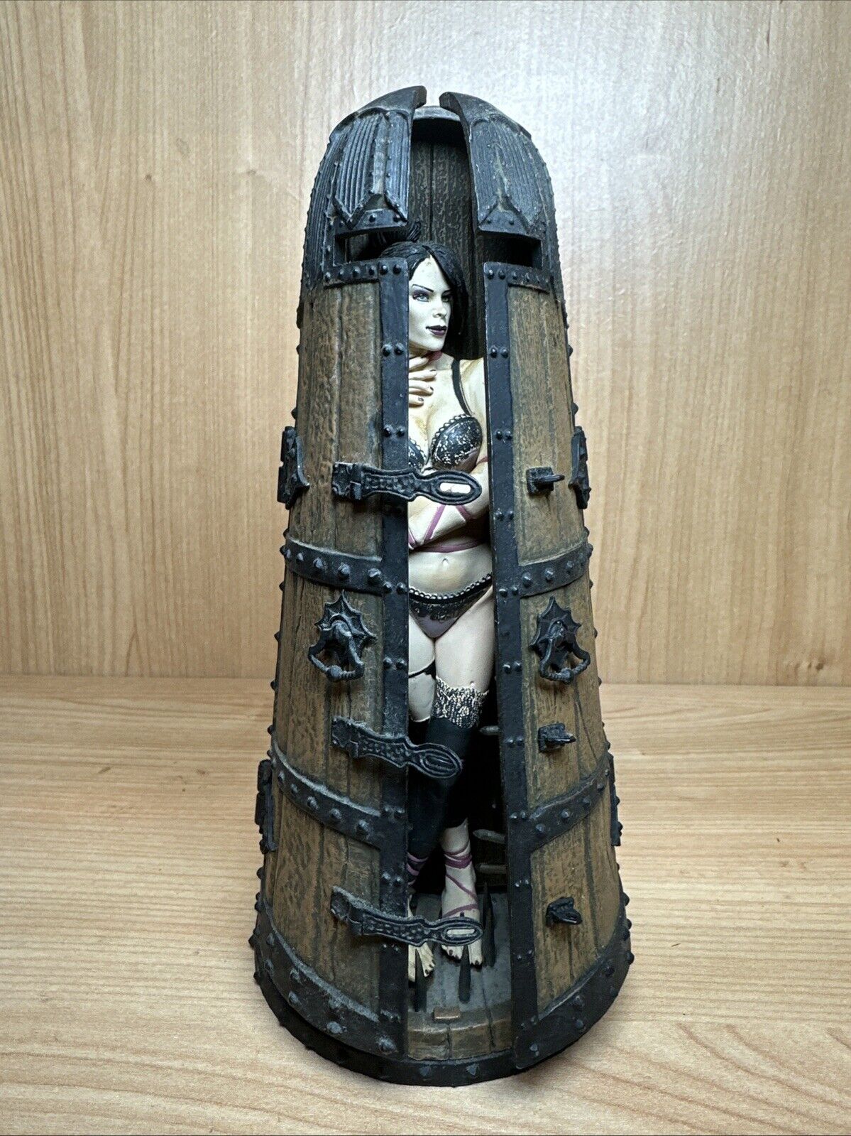 McFarlane Clive Barker's Tortured Souls Girl In The Iron Maiden Figure Rare READ