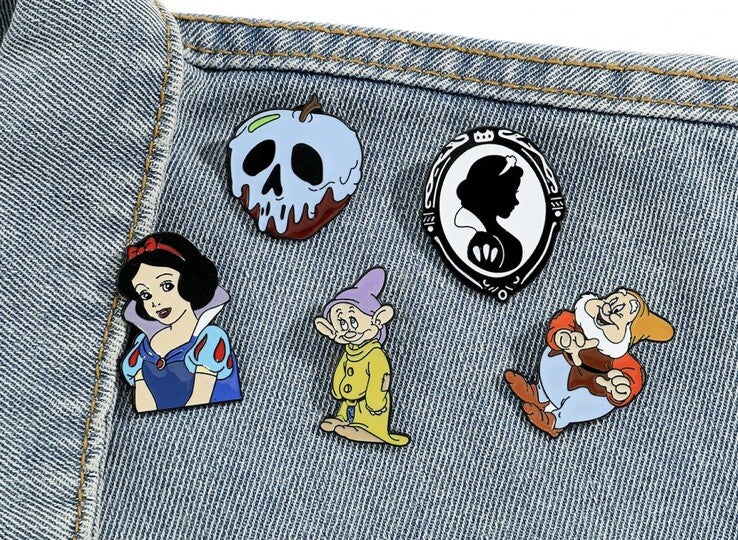 Disney Snow White And Dwarves 5 x Pin Badge Set UK Seller Poison Complete Set0