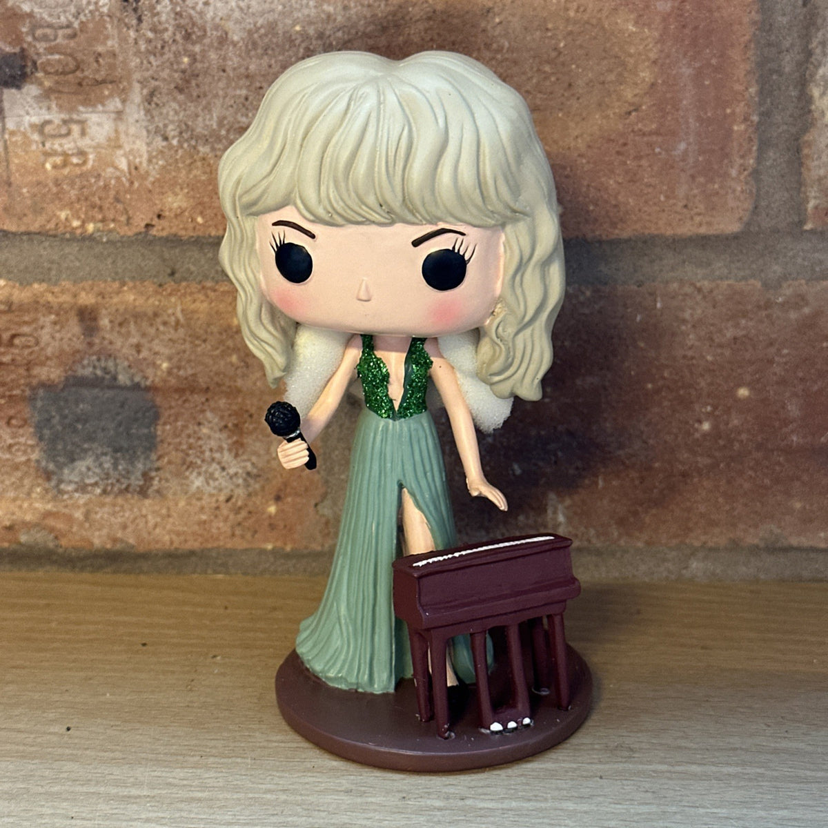 Taylor Swift With Piano Resin Figure Doll Decor Item Pop Music Merch Singer1