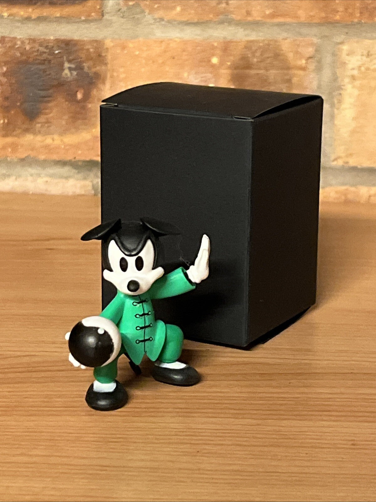 Disney Kung Fu Mickey Mouse Figure Series - Ying Yang Bruce Lee 6cm In Gift Box0