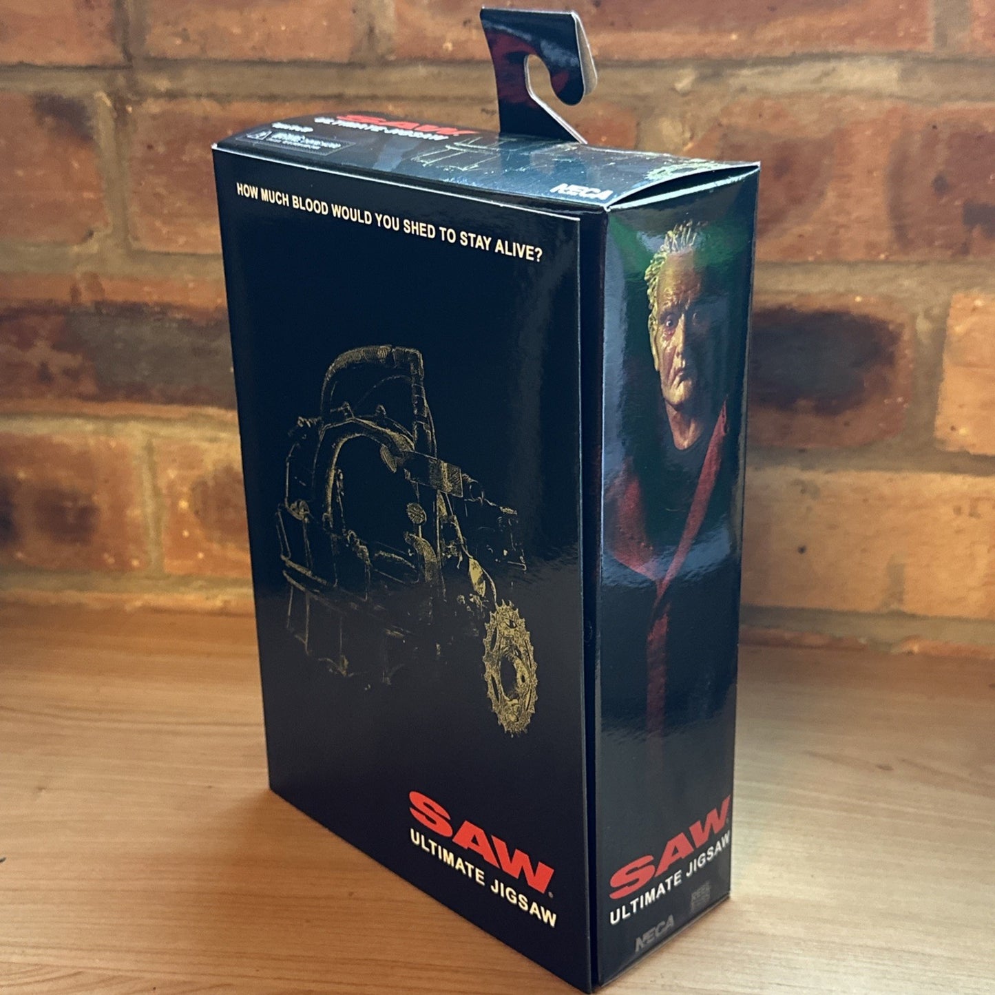 Neca ULTIMATE SAW JIGSAW KILLER Black Robe With Trike 18cm Window figure In Stk