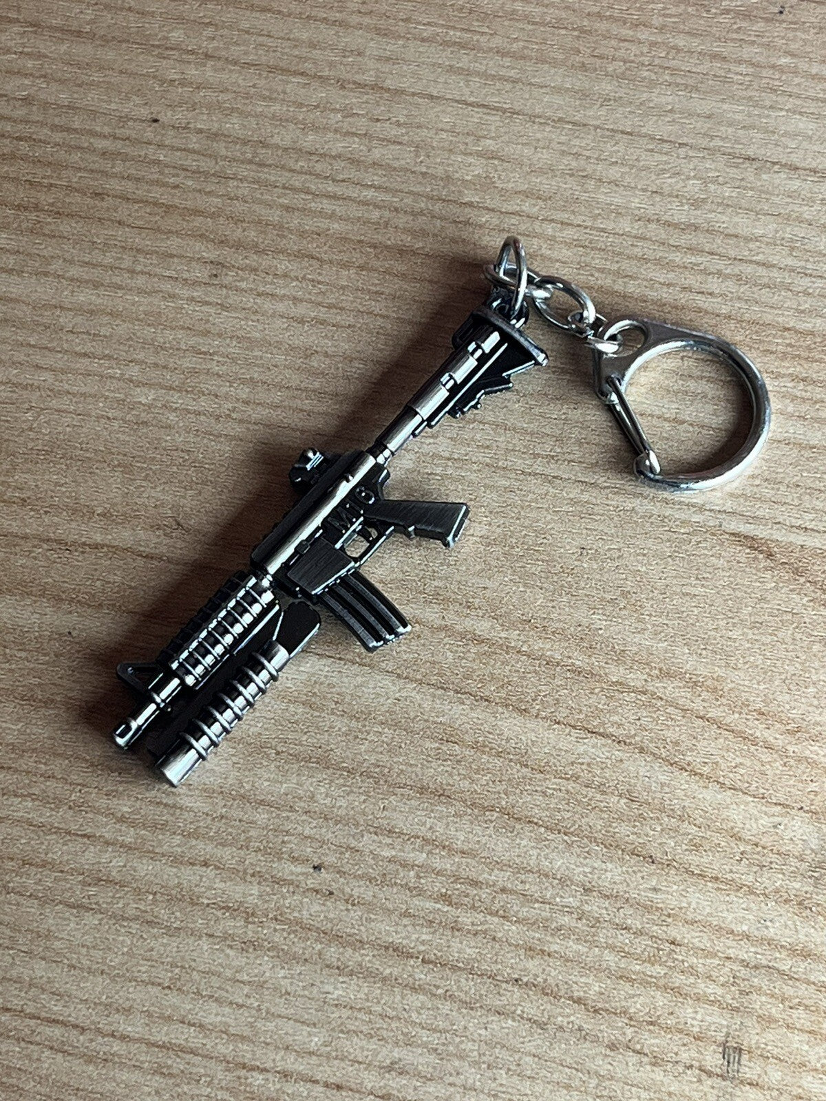 METAL REPLICA M16 ASSAULT RIFLE LAUNCHER MACHINE GUN KEYRING 6cmCOD Vietnam1