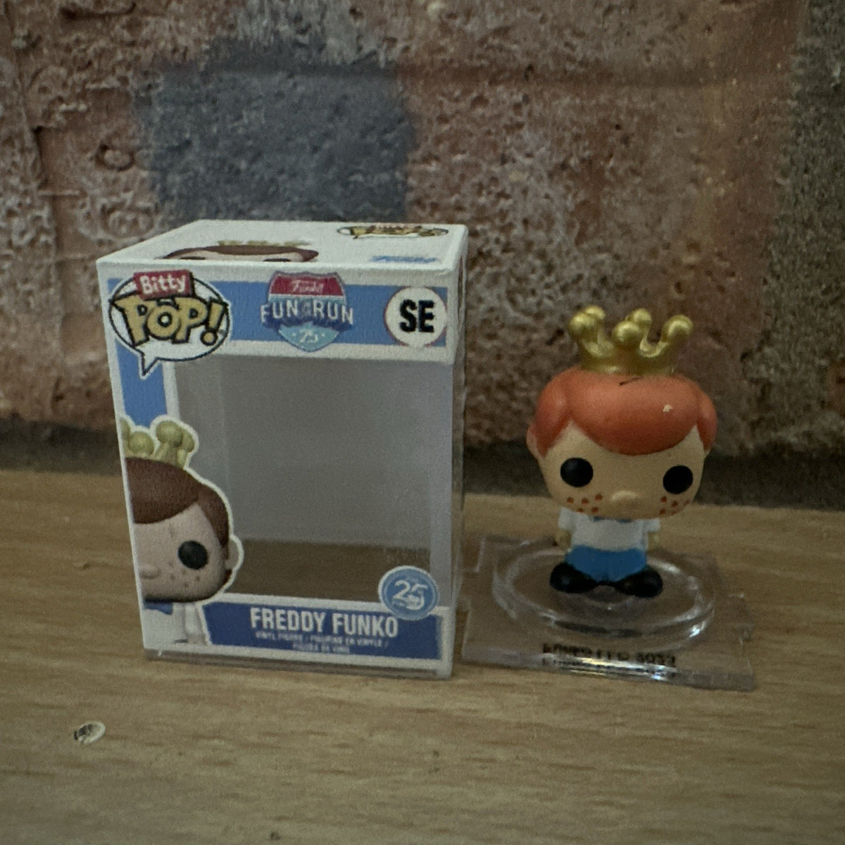 Funko Bitty Pop! Freddy Worker Employee Fun On The Run 25th Anniversary Edition1