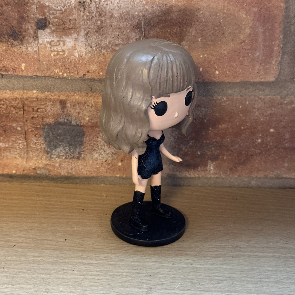Taylor Swift Black Dress Resin Figure Doll Decor Item Pop Music Merch Singer1