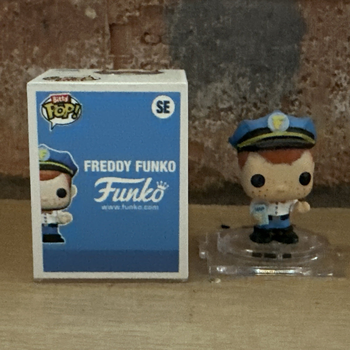 Funko Bitty Pop! Security Fun On The Run 25th Anniversary Edition: Funko Freddy2