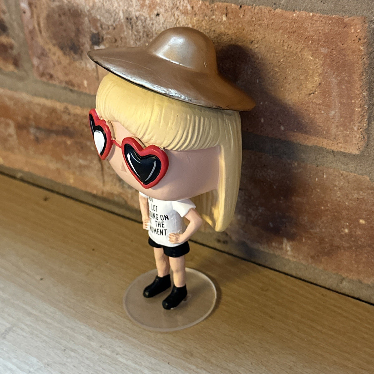 Modern Minimalist Taylor Swift Resin Doll Decor Item For Home Office Or Study1