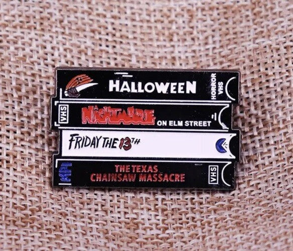 VHS Video Nasties Pin Badge Horror Halloween Nightmare Texas Chainsaw gify bag2