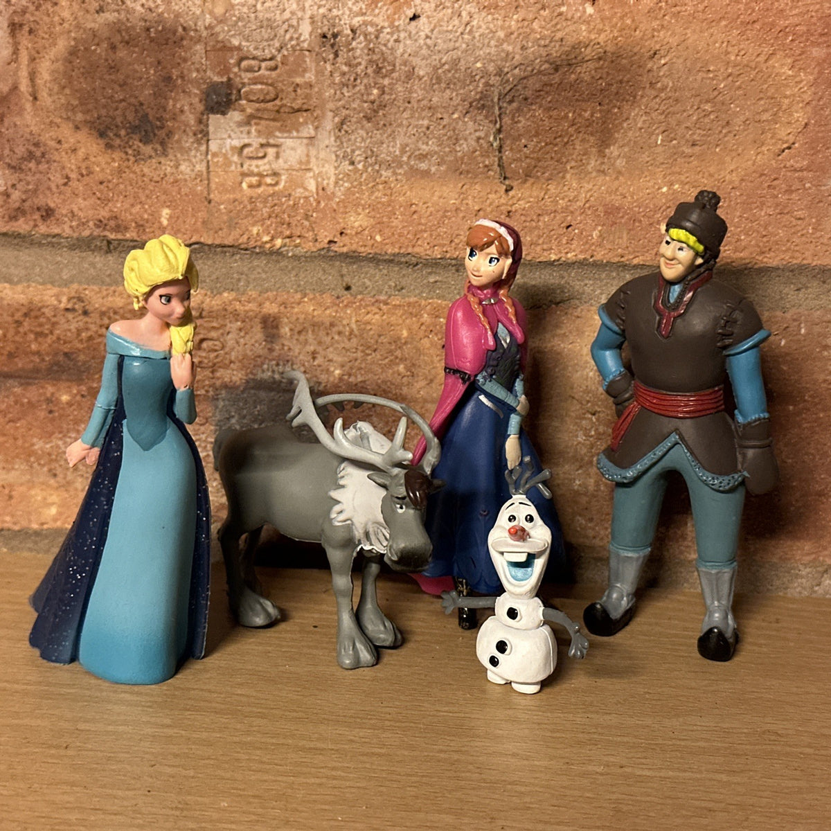 Frozen Princess Anna, Elsa, Kristoff, Sven & Olaf PVC Figure Set - 5 Pcs Gift1