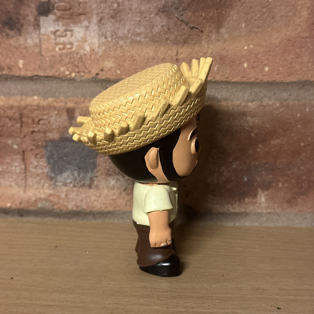 Bad Bunny  Exclusive Pop Star Resin Figure – Iconic Straw Hat Figure No Jacket2