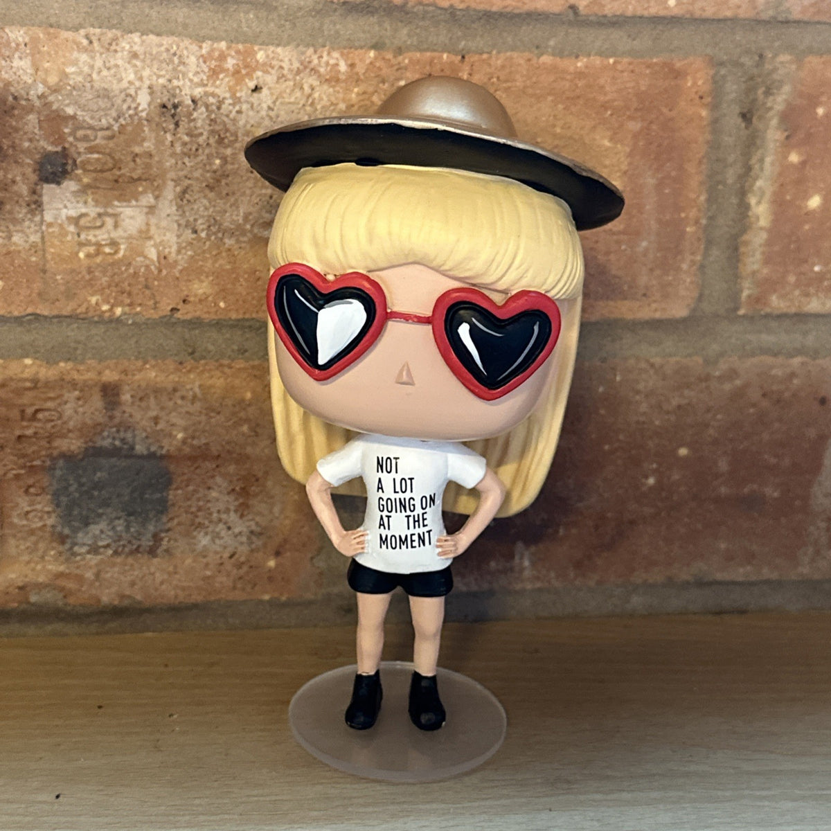 Modern Minimalist Taylor Swift Resin Doll Decor Item For Home Office Or Study0