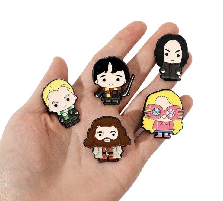 8 X Harry Potter Pin Badges Snape Dumbledore Hagrid Luna Set Magic - SOScollectible