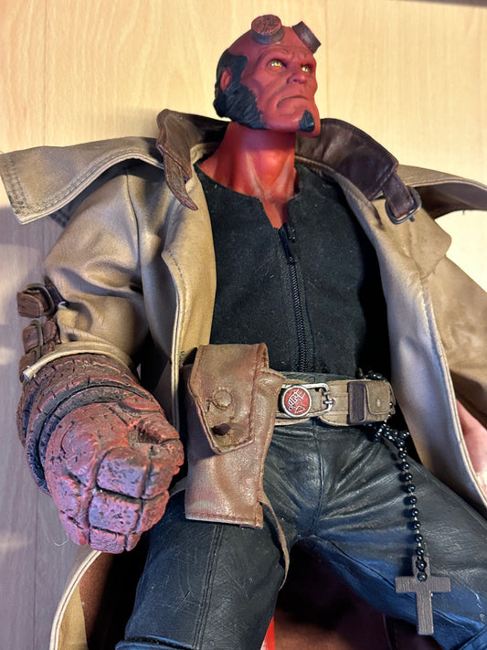 HELLBOY 18" ACTION FIGURE STATUE MEZCO TOYS YEAR 2004 MINT CONDITION Comic Con