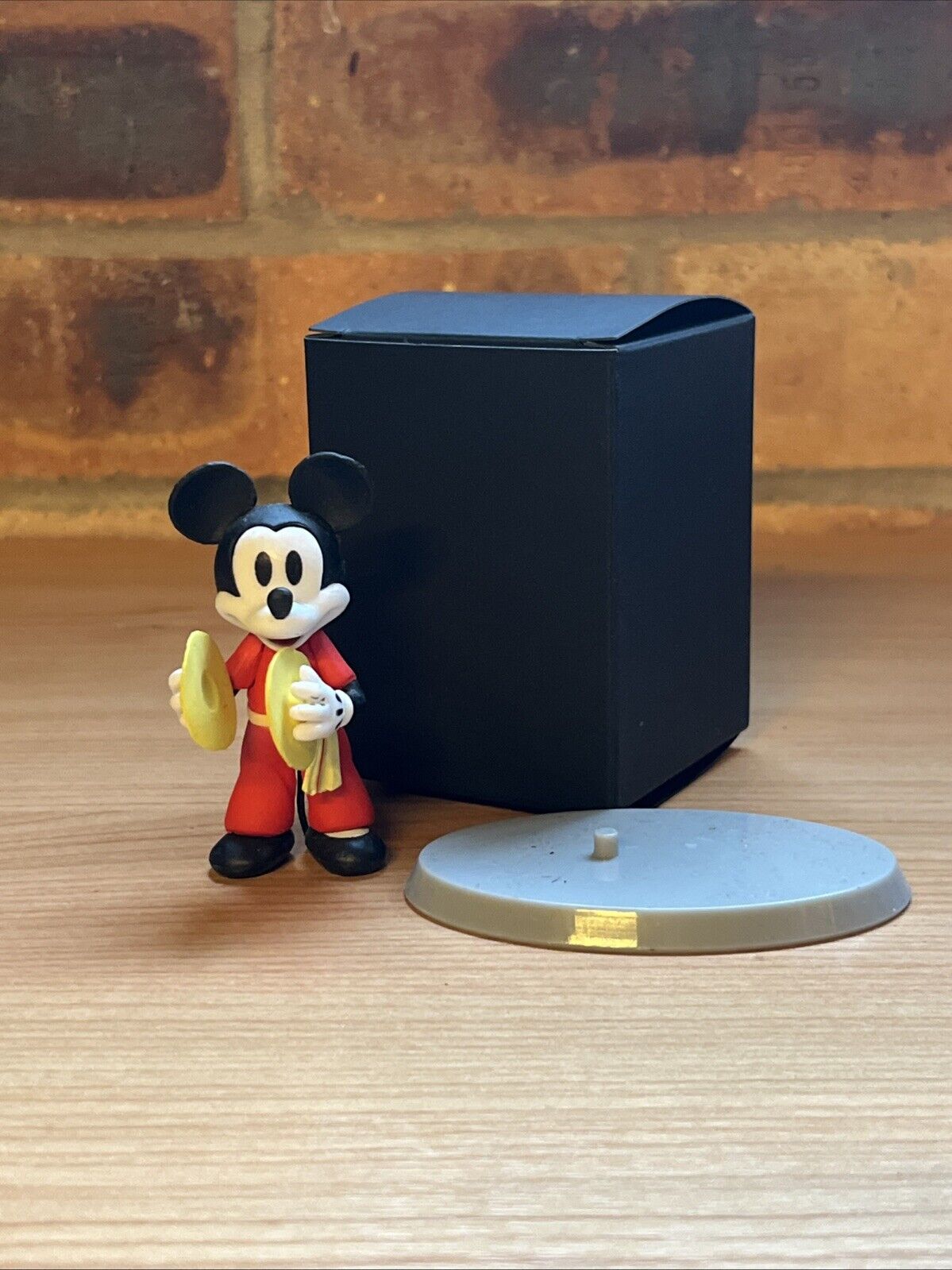 Disney Kung Fu Mickey Mouse Figure Series Symbols Band Bruce Lee 6cm In Gift Box - SOScollectible