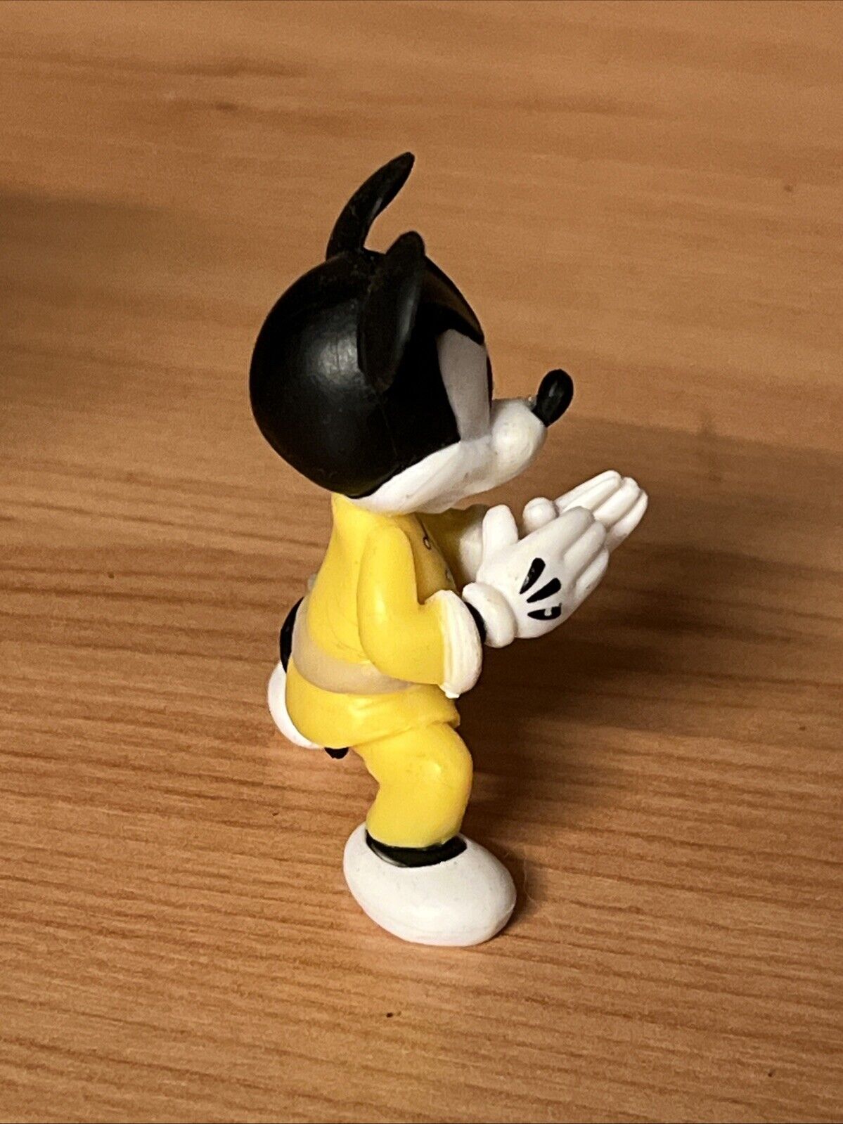 Disney Kung Fu Mickey Mouse Figure Series Yellow Suit Bruce Lee 6cm In Gift Box - SOScollectible