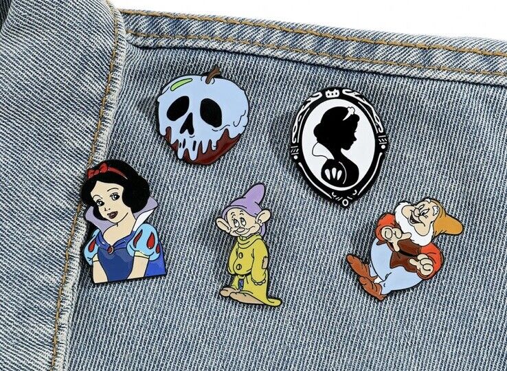 Disney Snow White And 7 Dwarves 5 x Pin Badge Set UK Seller Poison Complete Set - SOScollectible