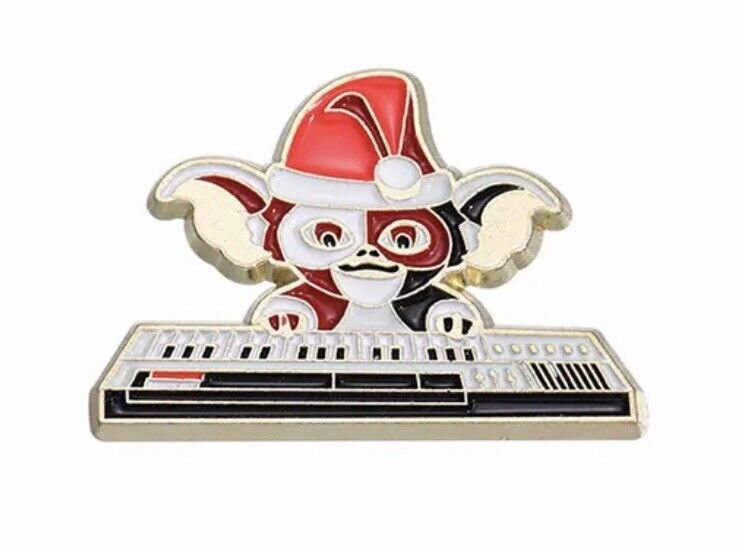 Gremlins Gizmo Xmas Hat Metal Enamel Pin Badge Brooch Gift bag Collect Set - SOScollectible