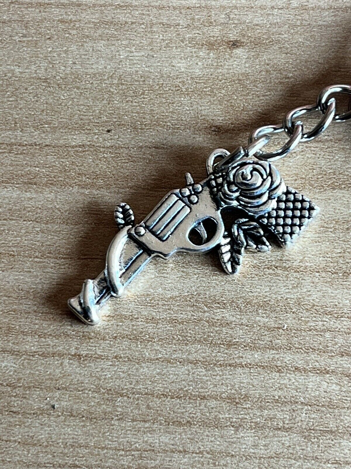 Gun Revolver Keyring Key Ring Handgun Cowboy Gangster 10 To Collect Roses - SOScollectible