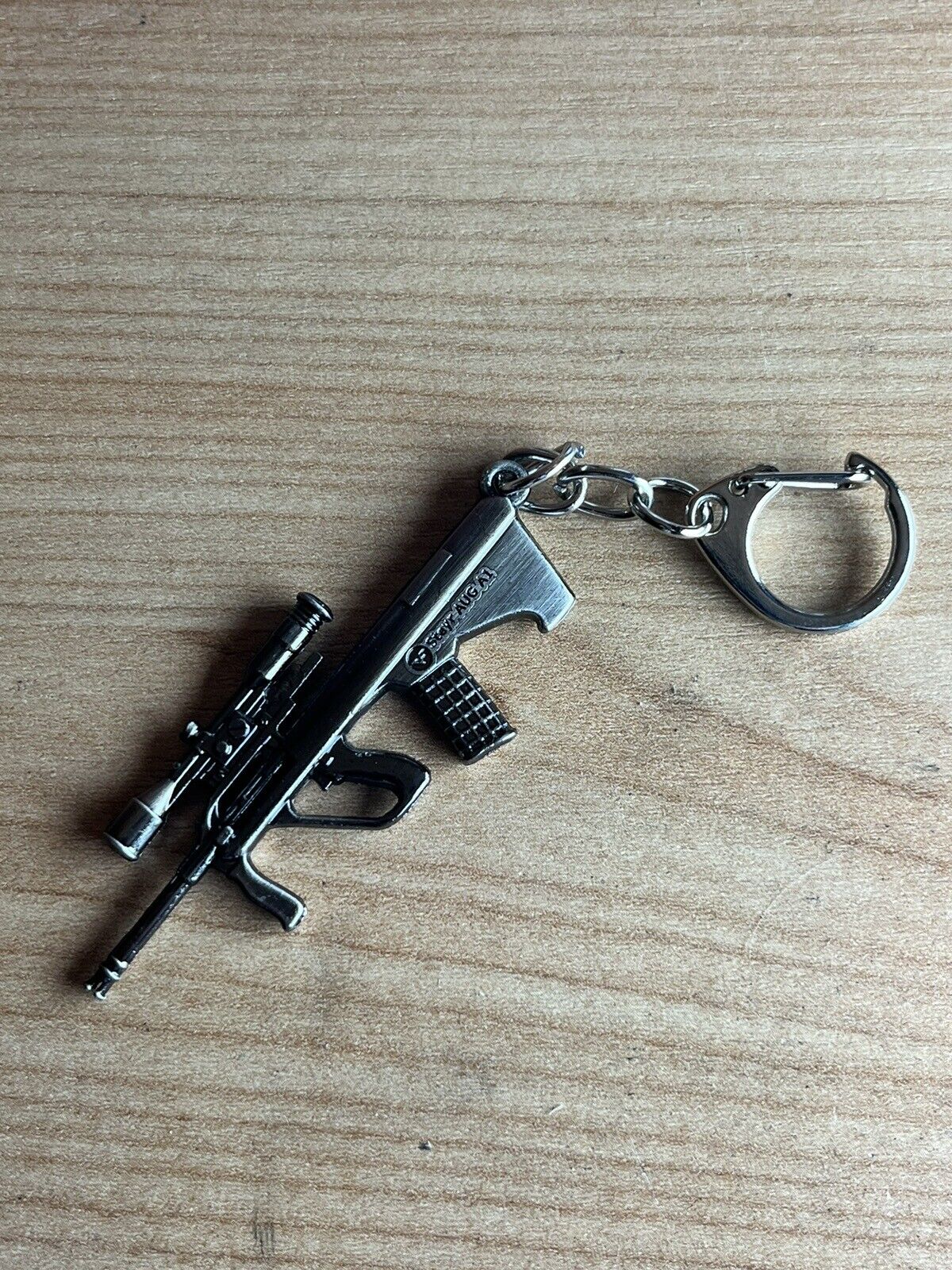 METAL Large REPLICA STEYR AUG A1 ASSAULT RIFLE MACHINE GUN KEYRING 11cm COD - SOScollectible