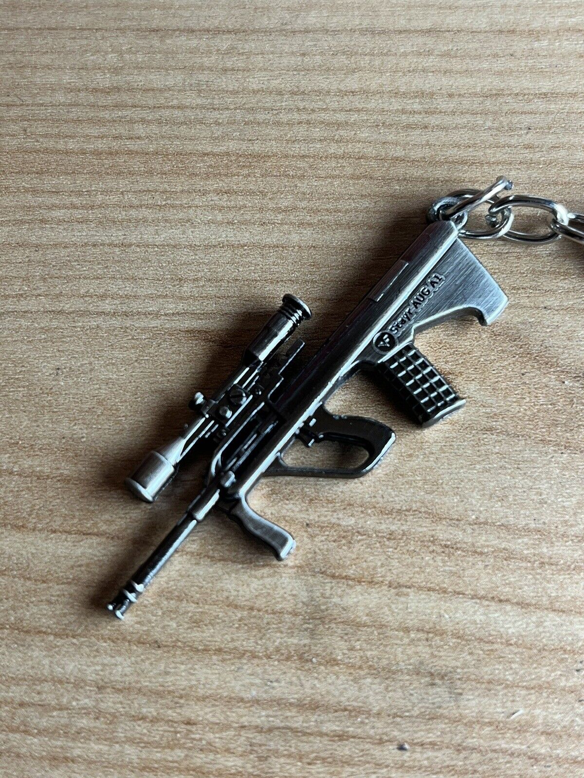 METAL Large REPLICA STEYR AUG A1 ASSAULT RIFLE MACHINE GUN KEYRING 11cm COD - SOScollectible