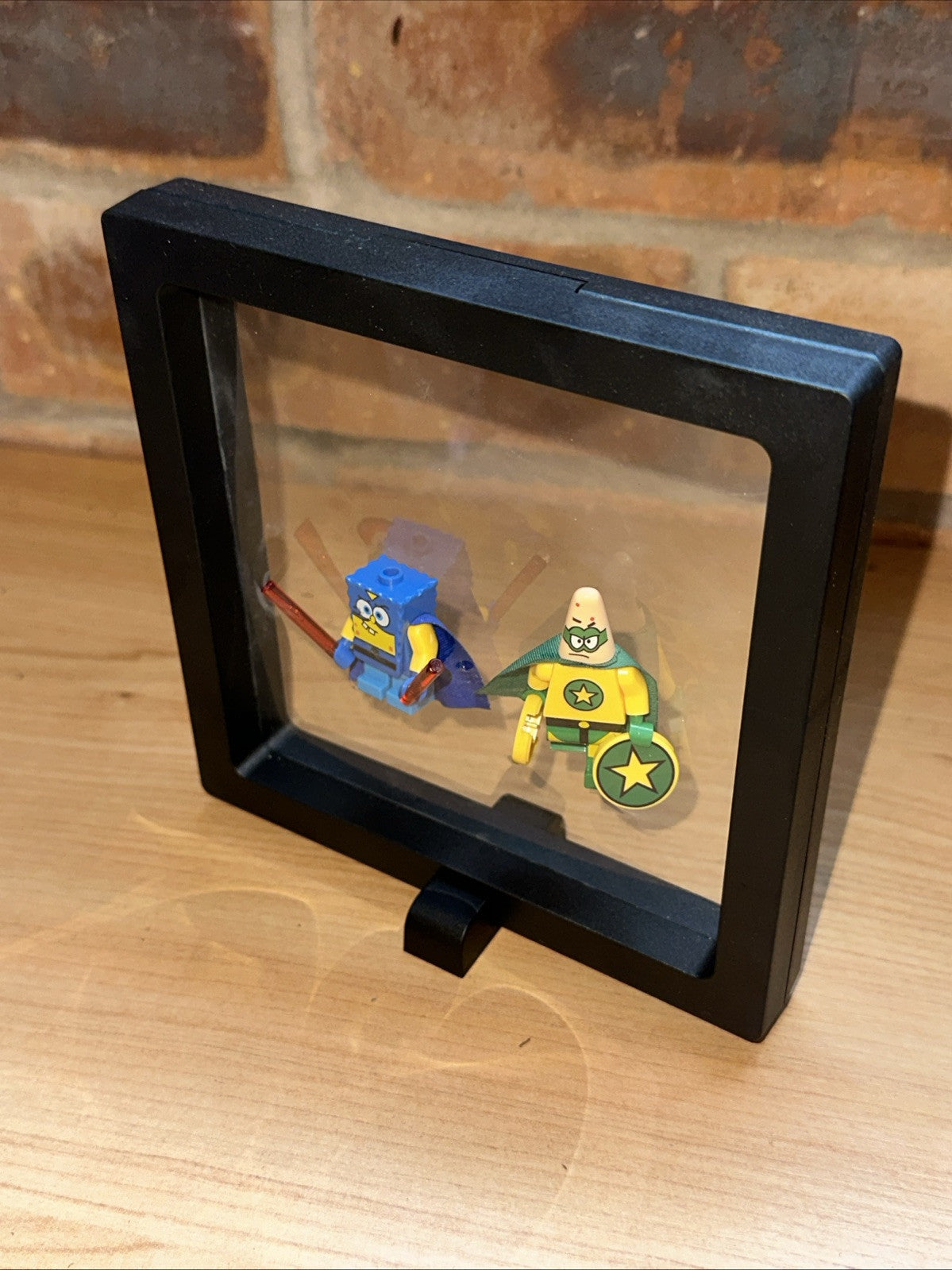 Brick Mini Figure Display Case & 2 Figures SpongeBob And Patrick Superheroes