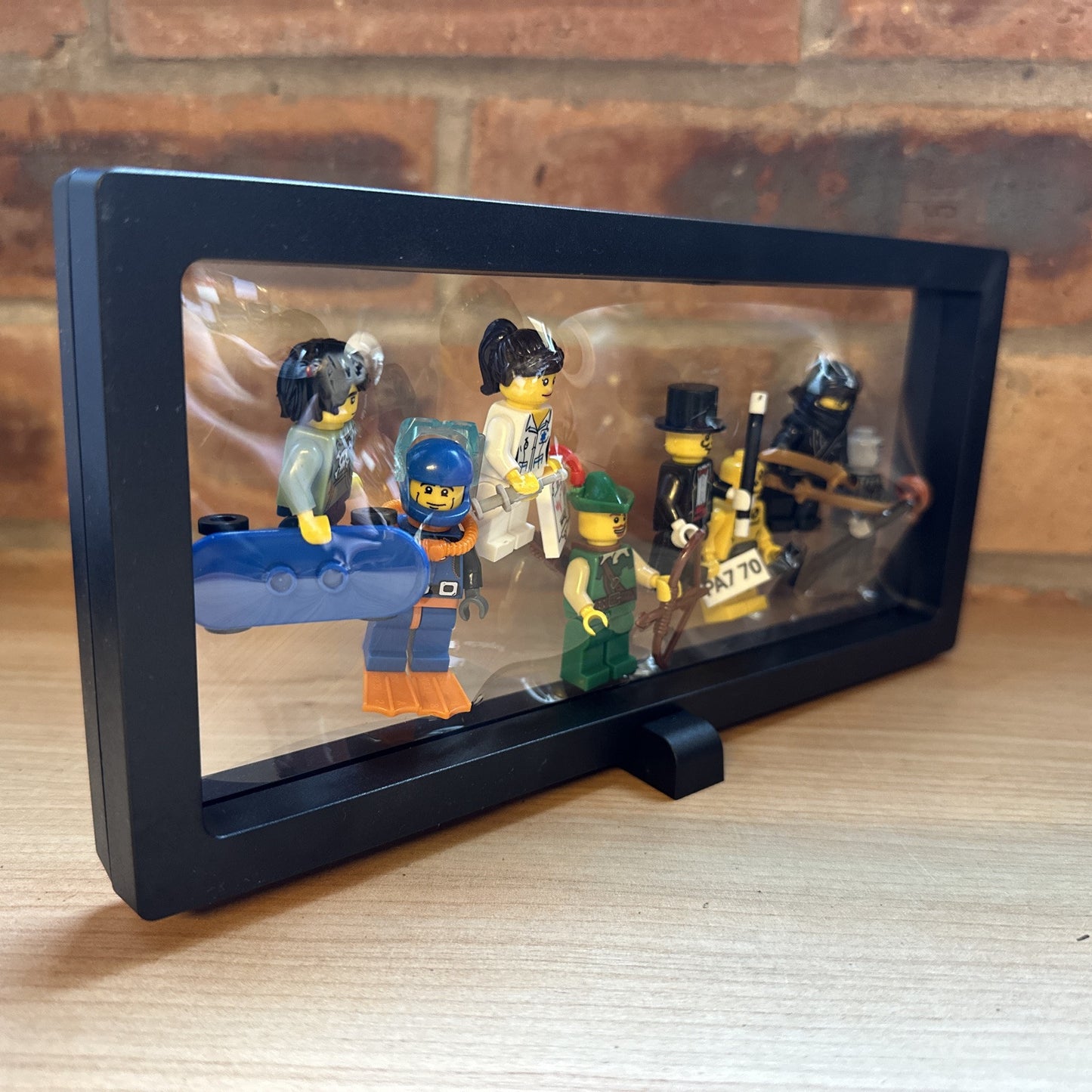 Brick Mini Figure Display Case & 7 Figures Homage to Series 1 Pt2 Zombie Skater