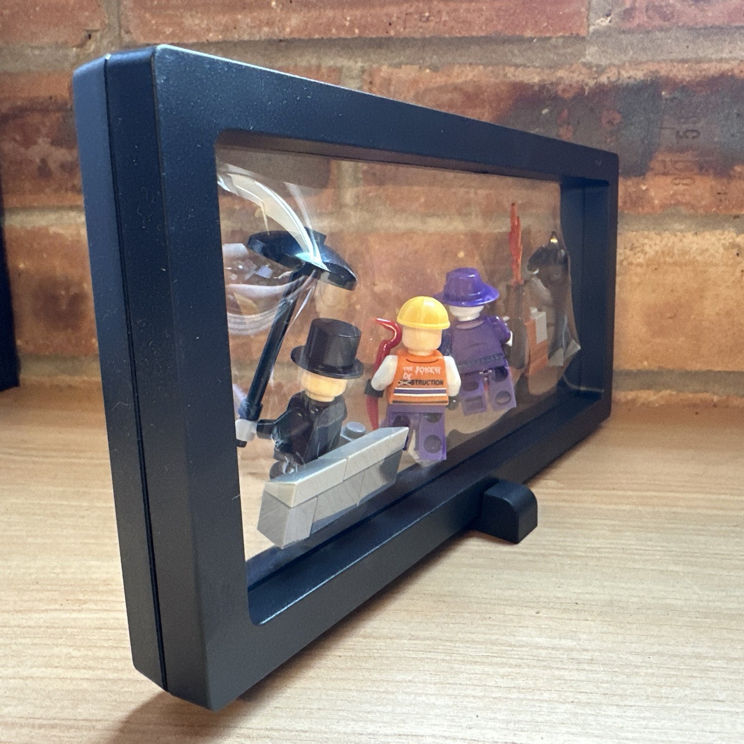 Brick Mini Figure Batman Display Case & 4 Figures Batman Vs Joker & Penguin