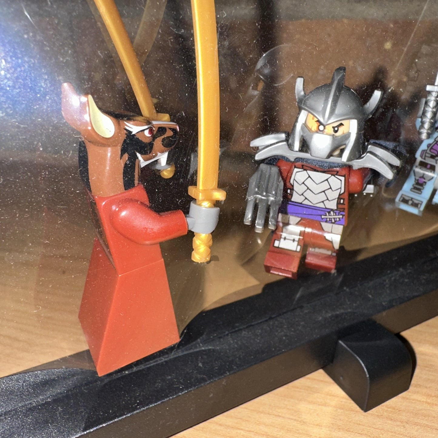 Brick Mini Figure Display Case & 4 Figures TMNT Splinter Vs Shredder