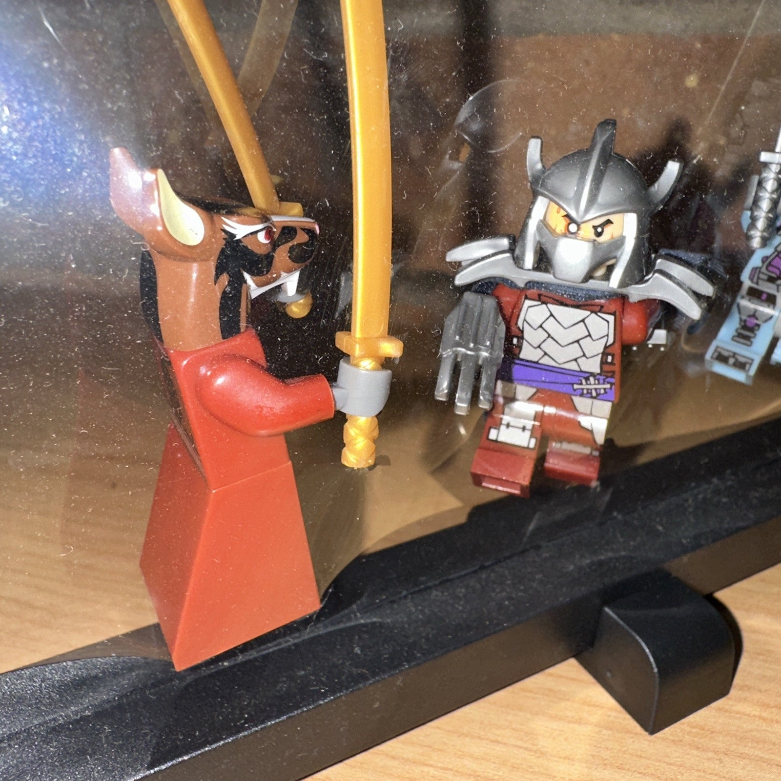 Brick Mini Figure Display Case & 4 Figures TMNT Splinter Vs Shredder