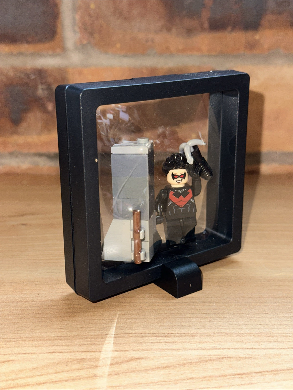 Brick Mini Figure Display Case With Hawkeye Superhero Cult Dc Marvel0