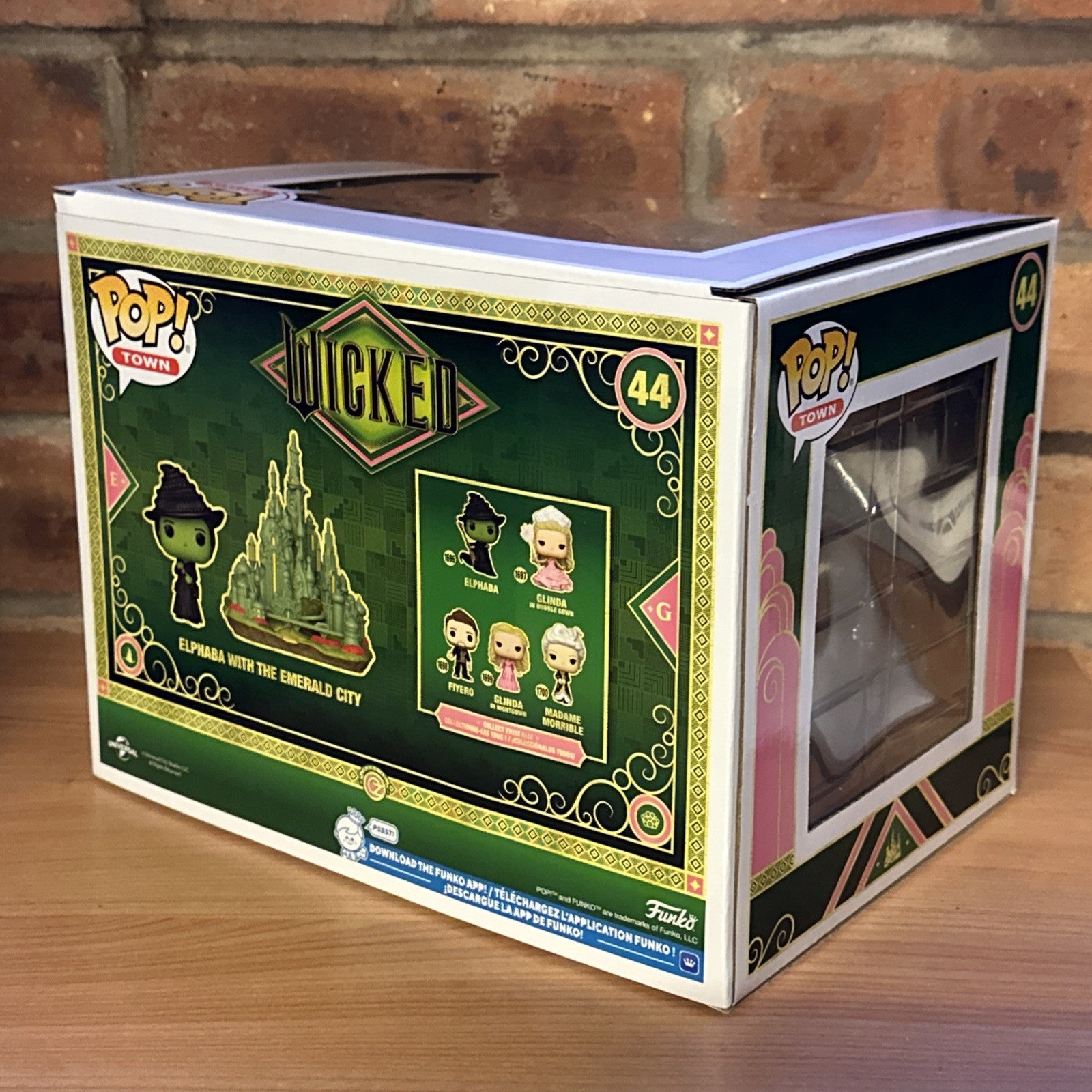 Funko Pop! Town: Wicked - Elphaba with The Emerald City # 44 In Stk NOW