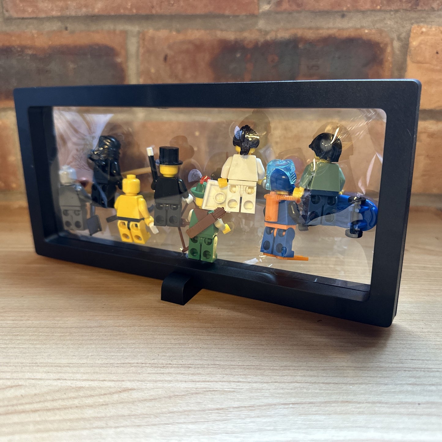 Brick Mini Figure Display Case & 7 Figures Homage to Series 1 Pt2 Zombie Skater