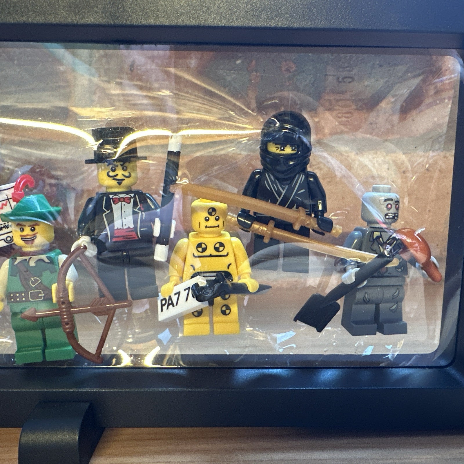 Brick Mini Figure Display Case & 7 Figures Homage to Series 1 Pt2 Zombie Skater